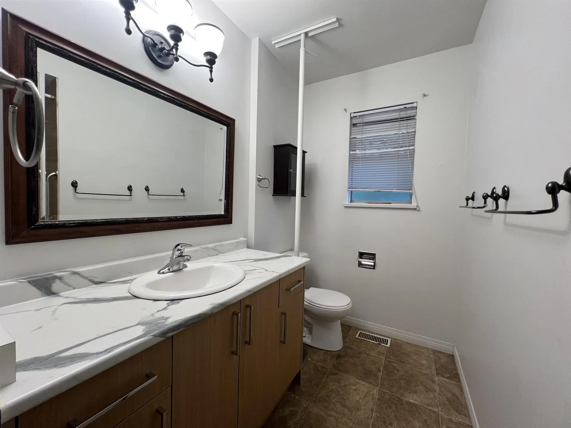 10879 144a Street - Image 9