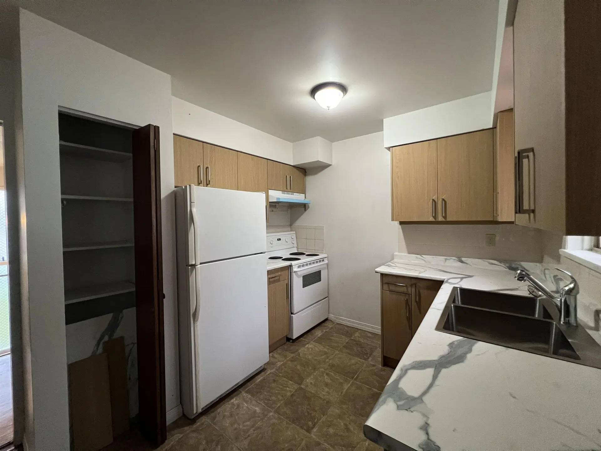 10879 144a Street - Image 4