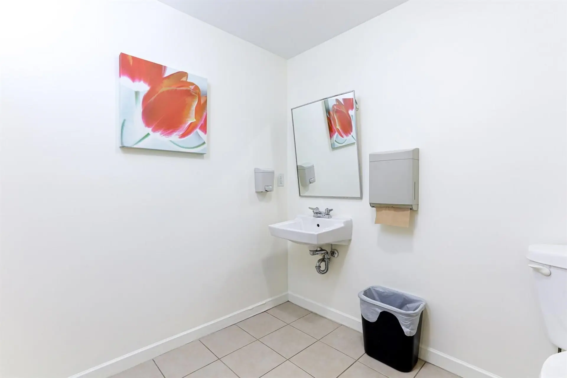 #202 850 Royal Avenue - Image 14