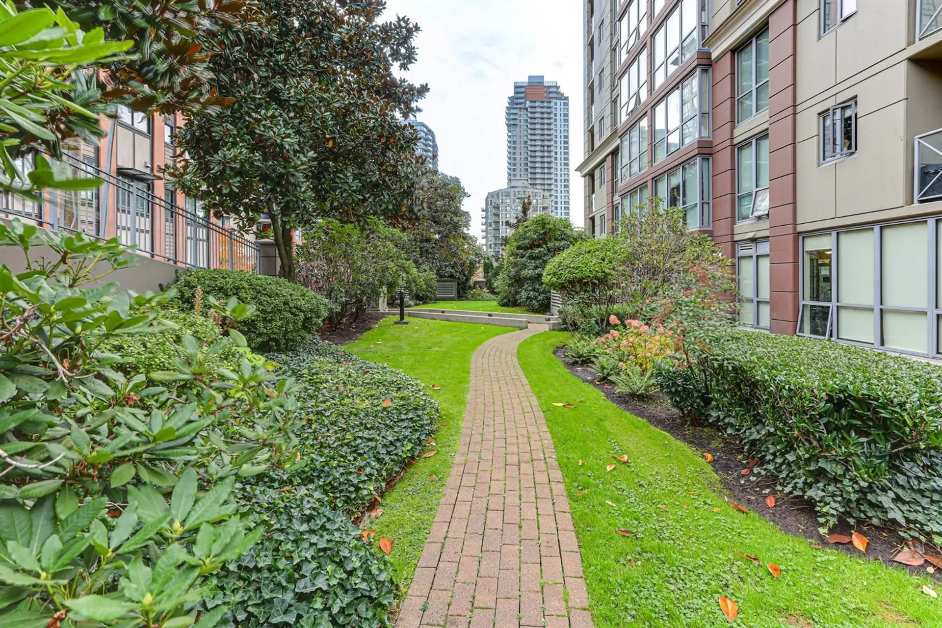 #202 850 Royal Avenue - Image 15