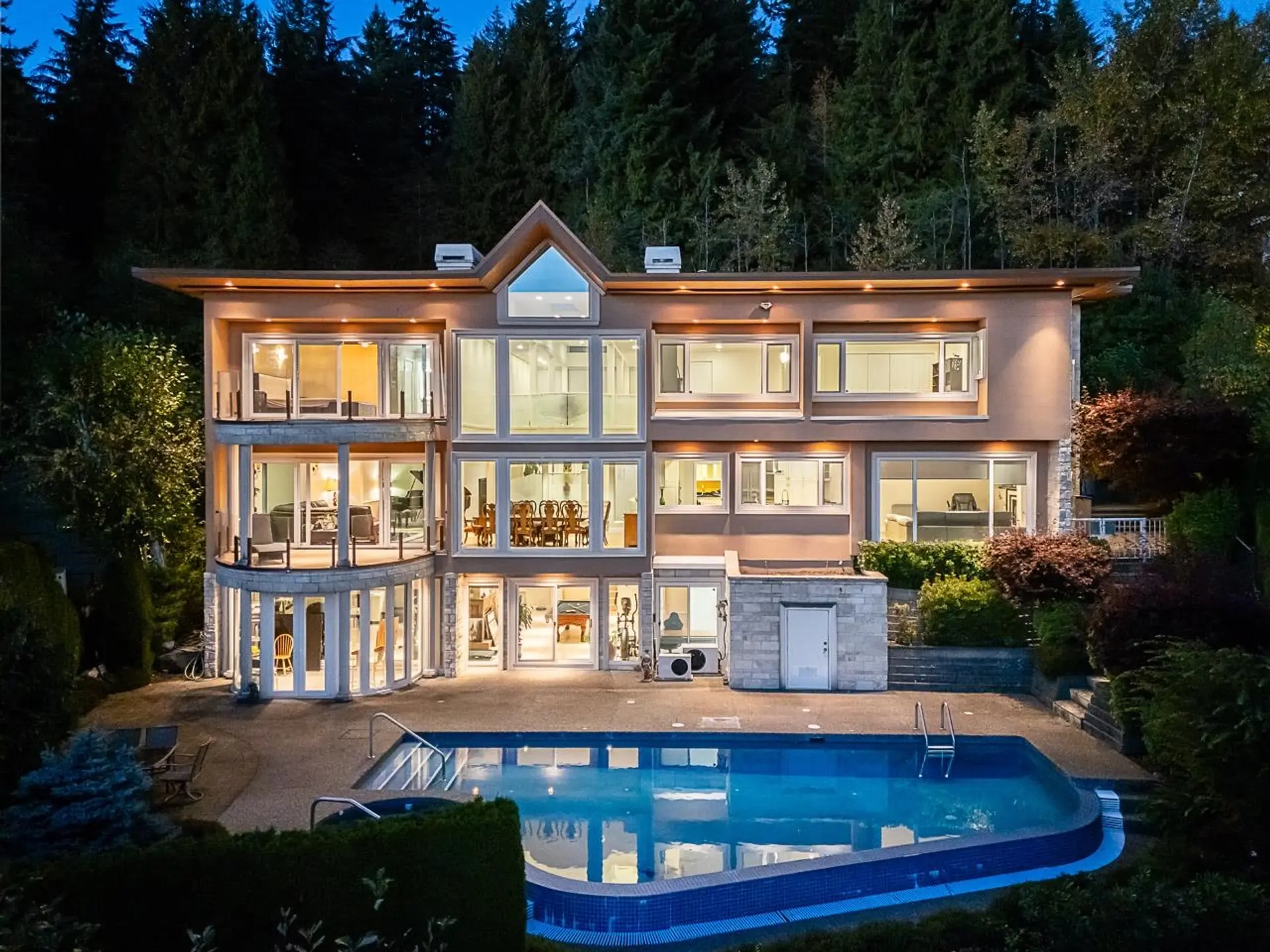 Property at 1562 Pinecrest Drive, West Vancouver, BC