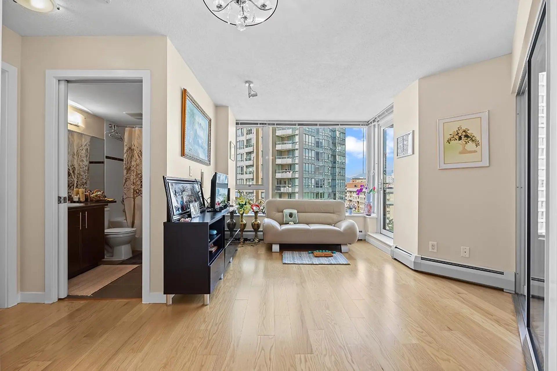 #907 58 Keefer Place - Image 7