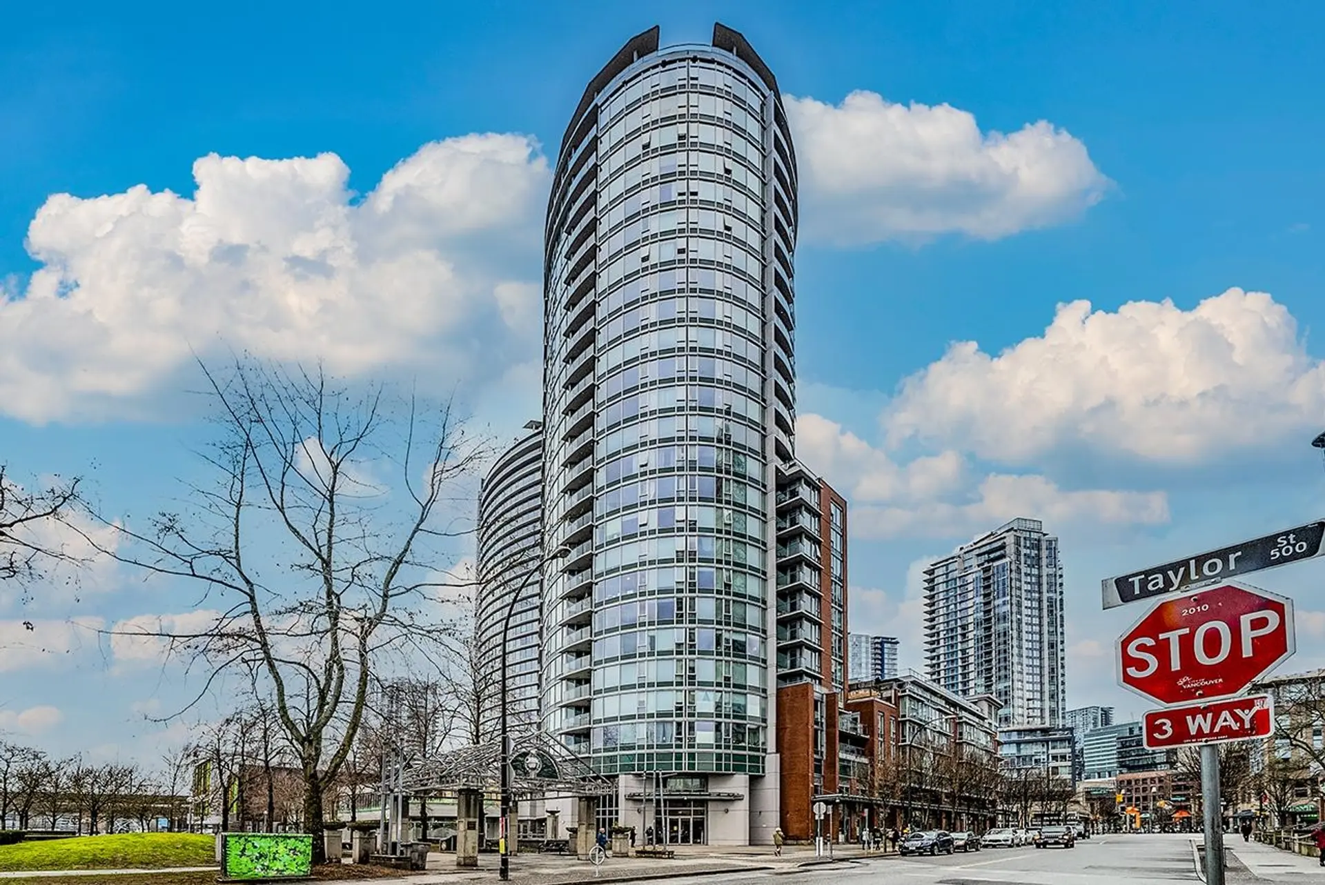 #907 58 Keefer Place - Image 1