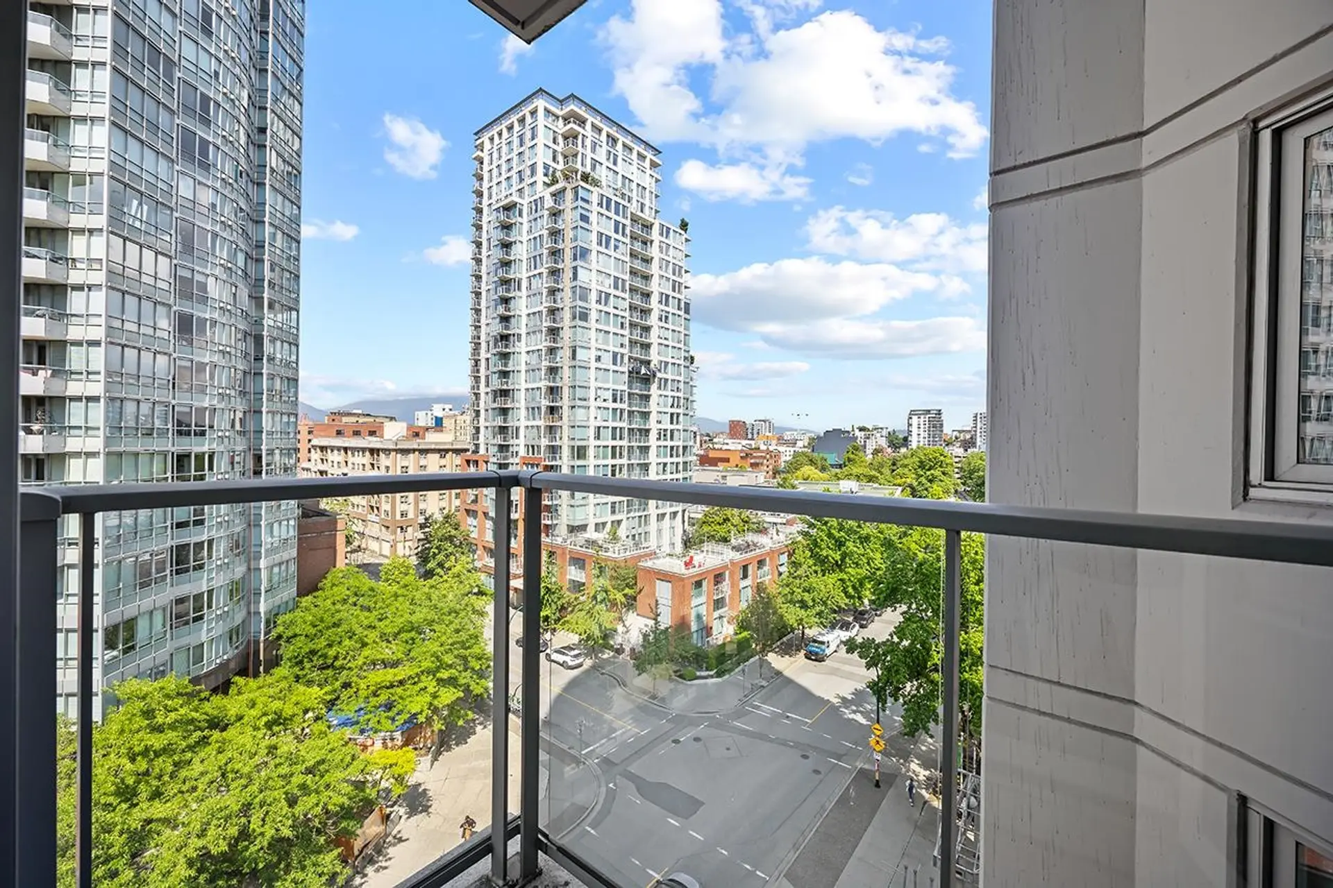 #907 58 Keefer Place - Image 11