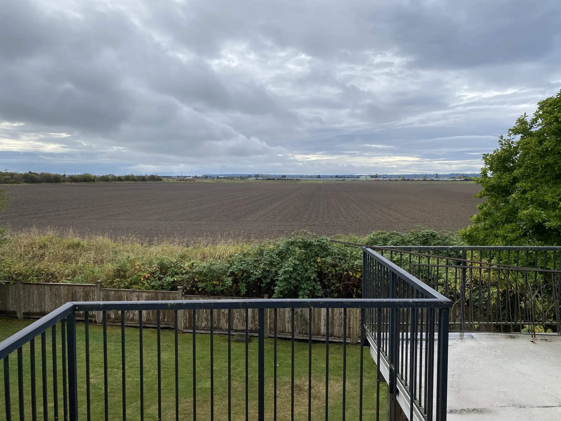 5548 44 Avenue - Image 2