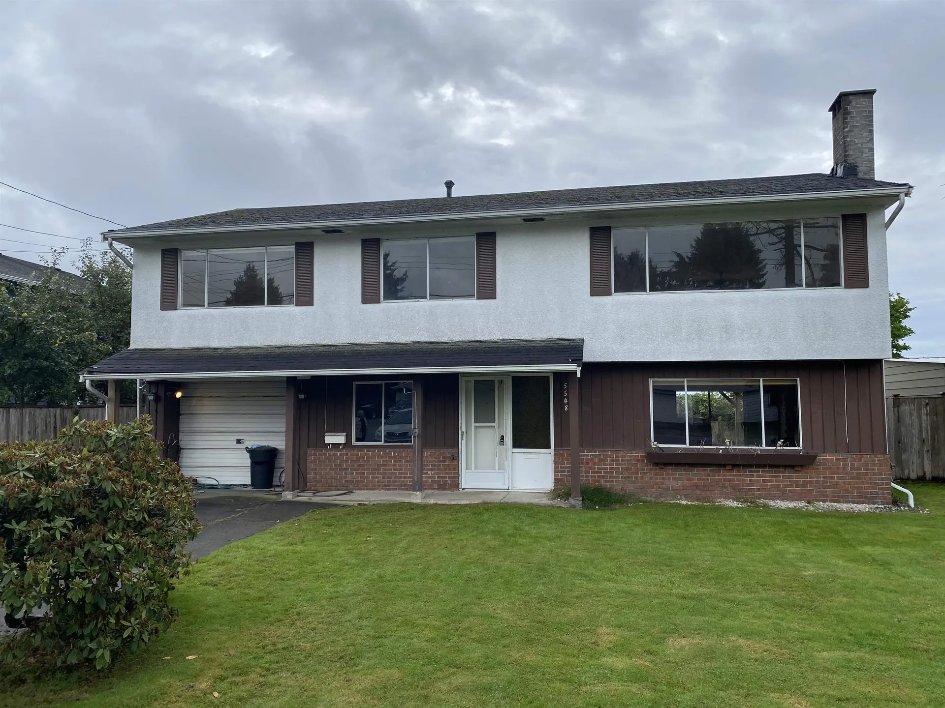 5548 44 Avenue - Image 1