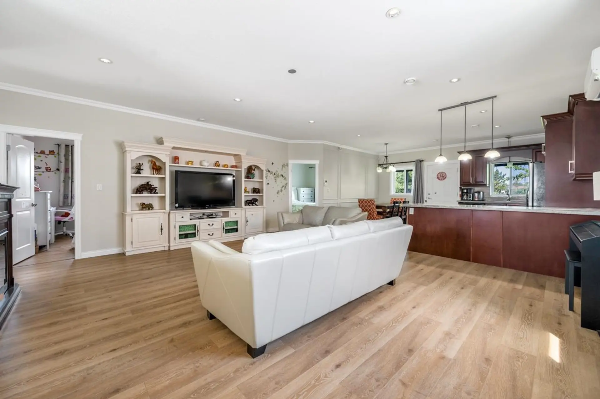 4526 Inman Avenue - Image 6