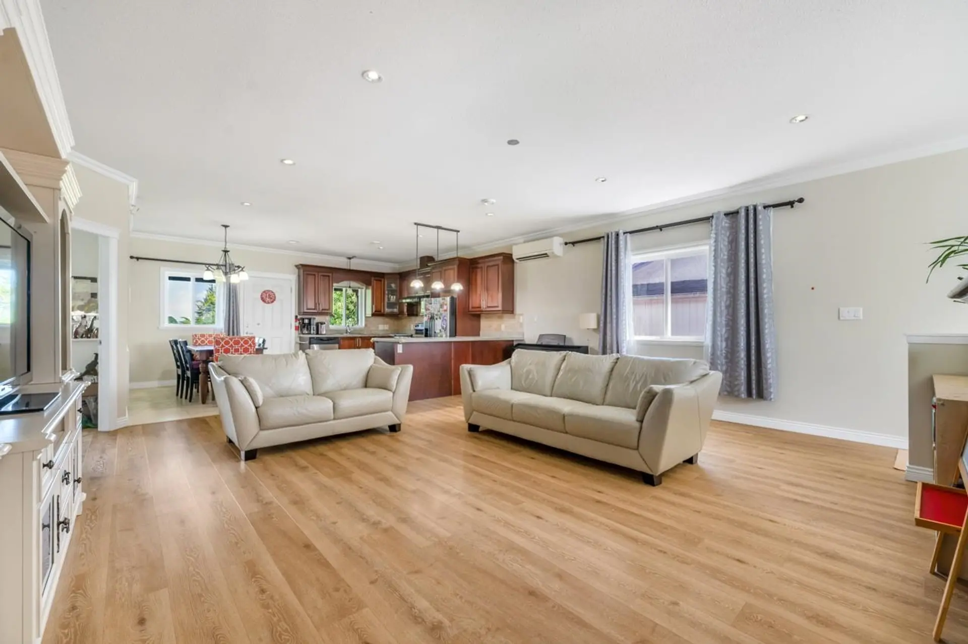 4526 Inman Avenue - Image 4