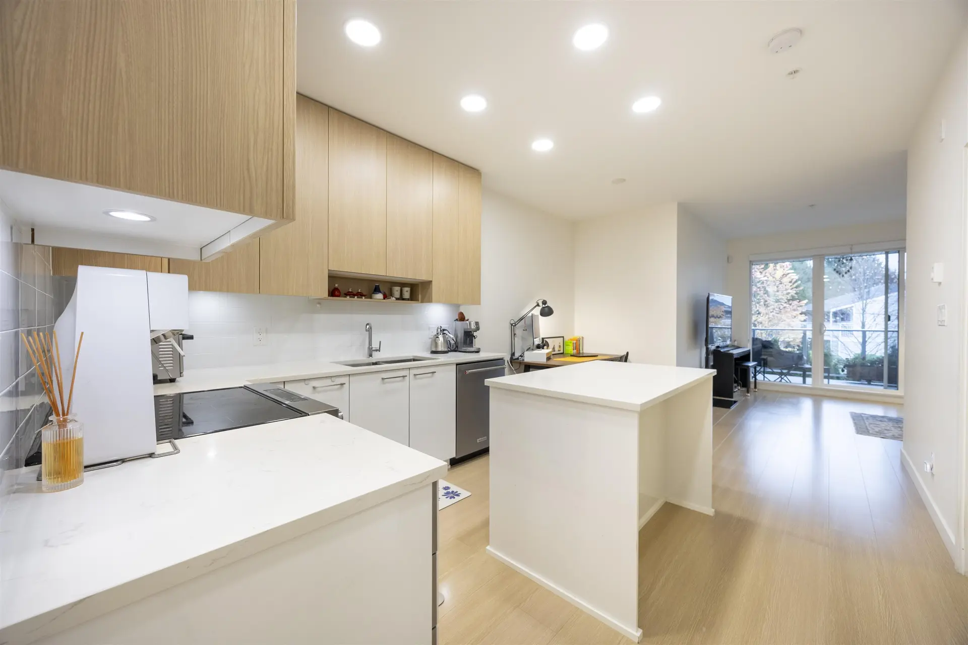 #313 5460 Broadway - Image 2