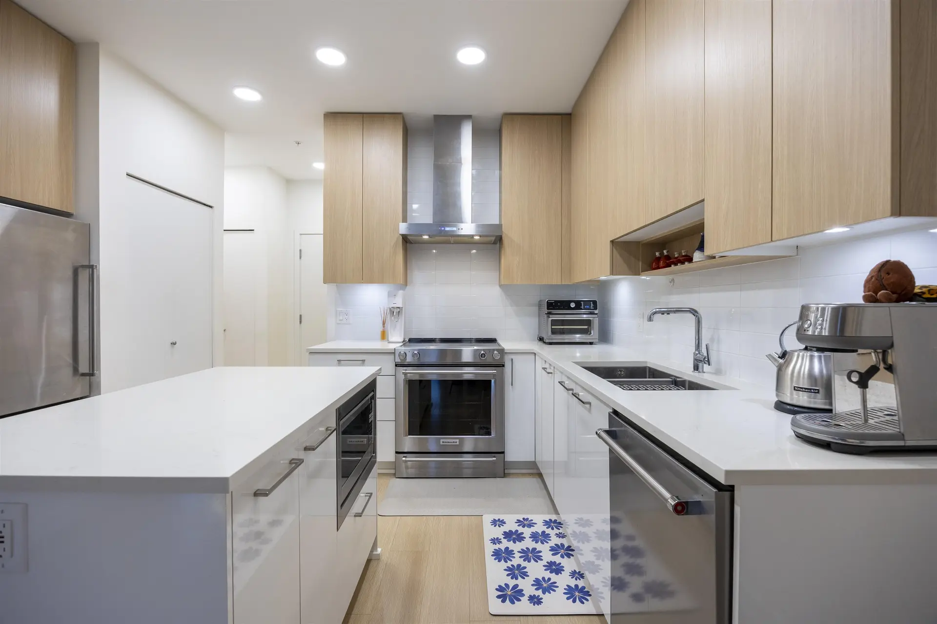 #313 5460 Broadway - Image 6