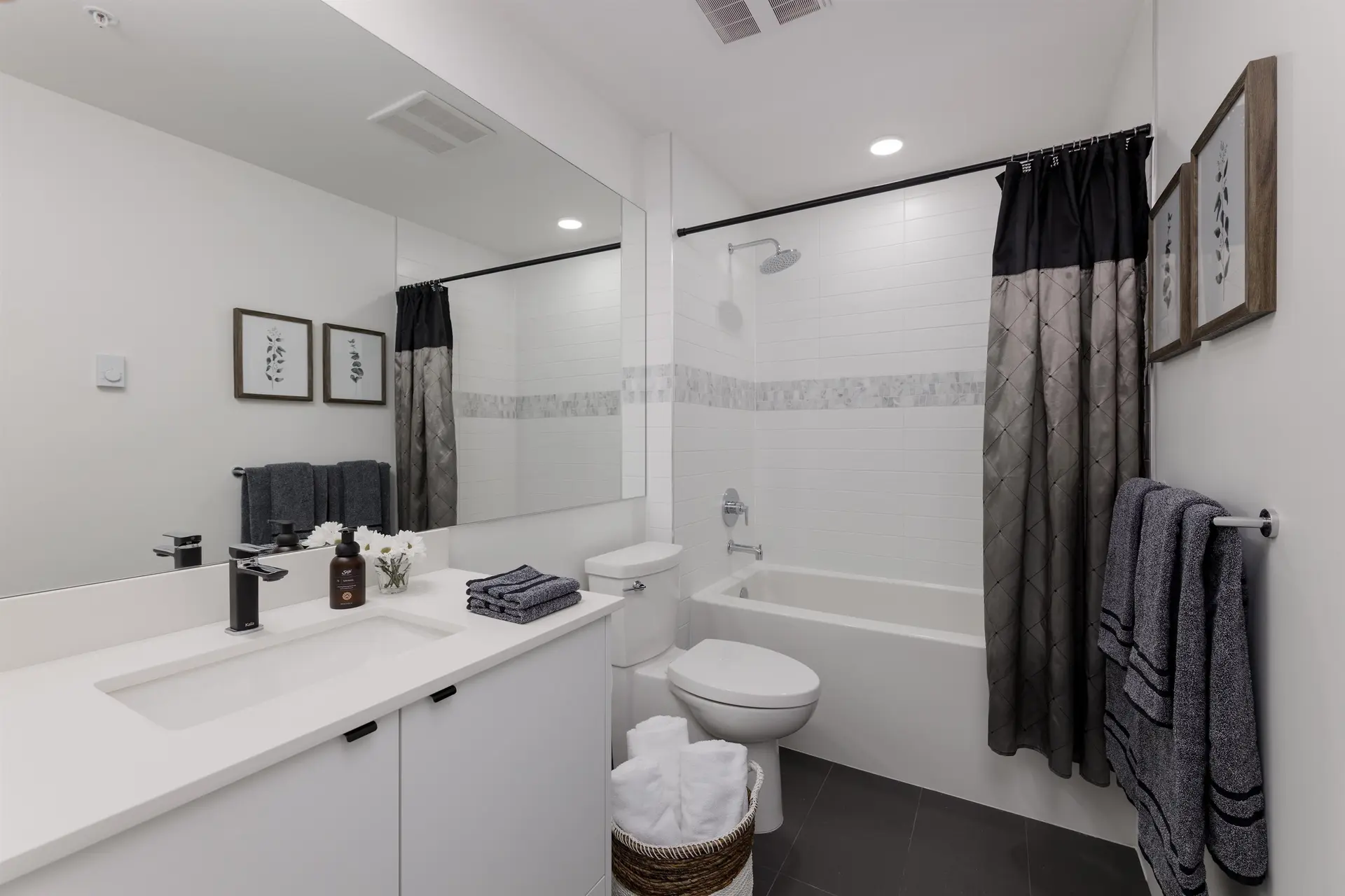 #411 2345 Rindall Avenue - Image 13