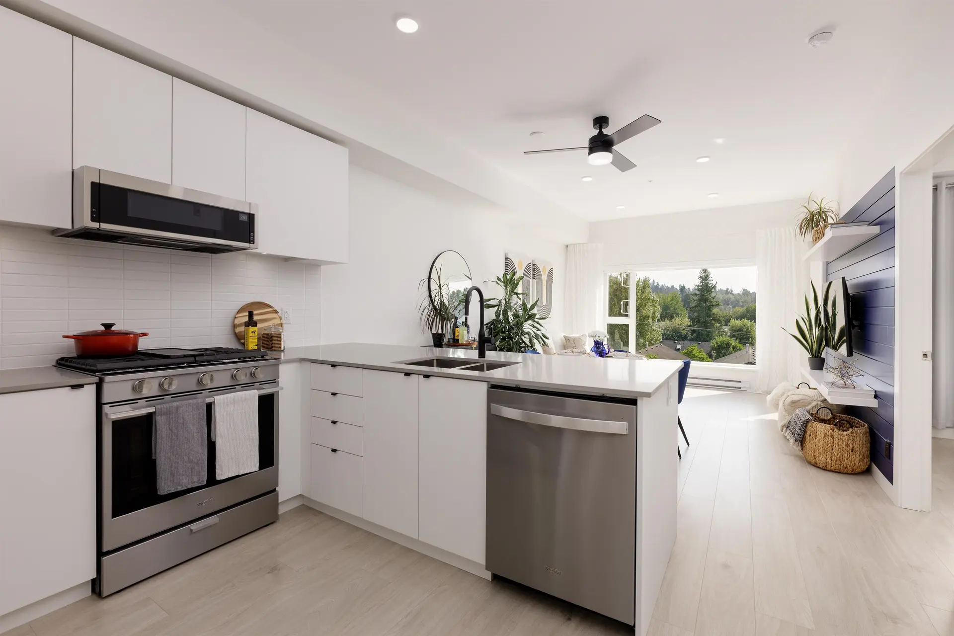 #411 2345 Rindall Avenue - Image 7