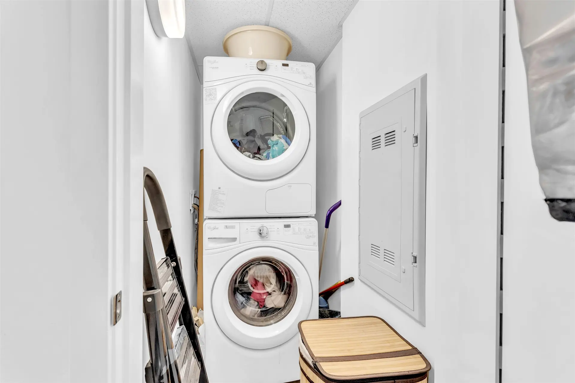 #1411 7303 Noble Lane - Image 17