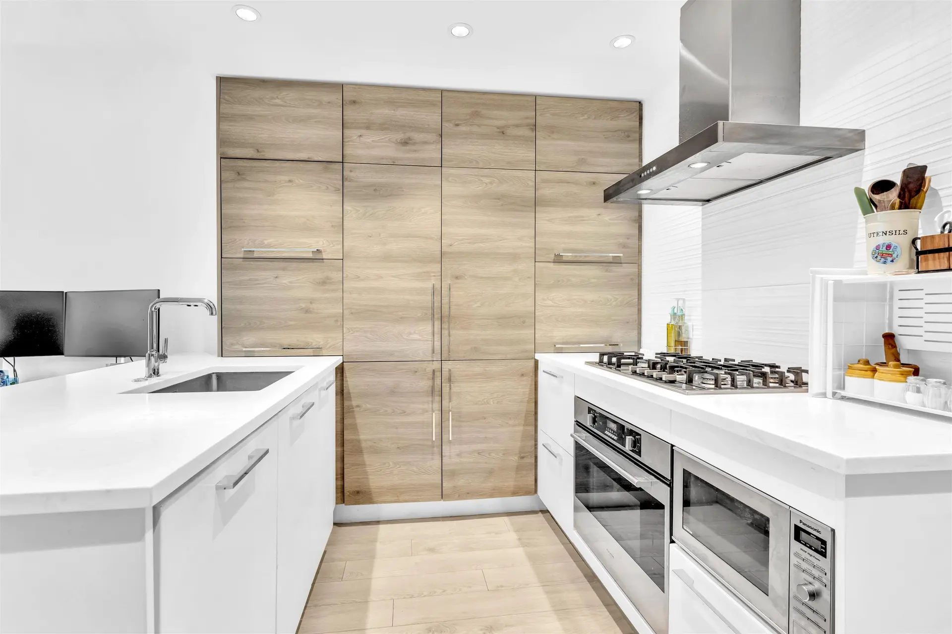 #1411 7303 Noble Lane - Image 10