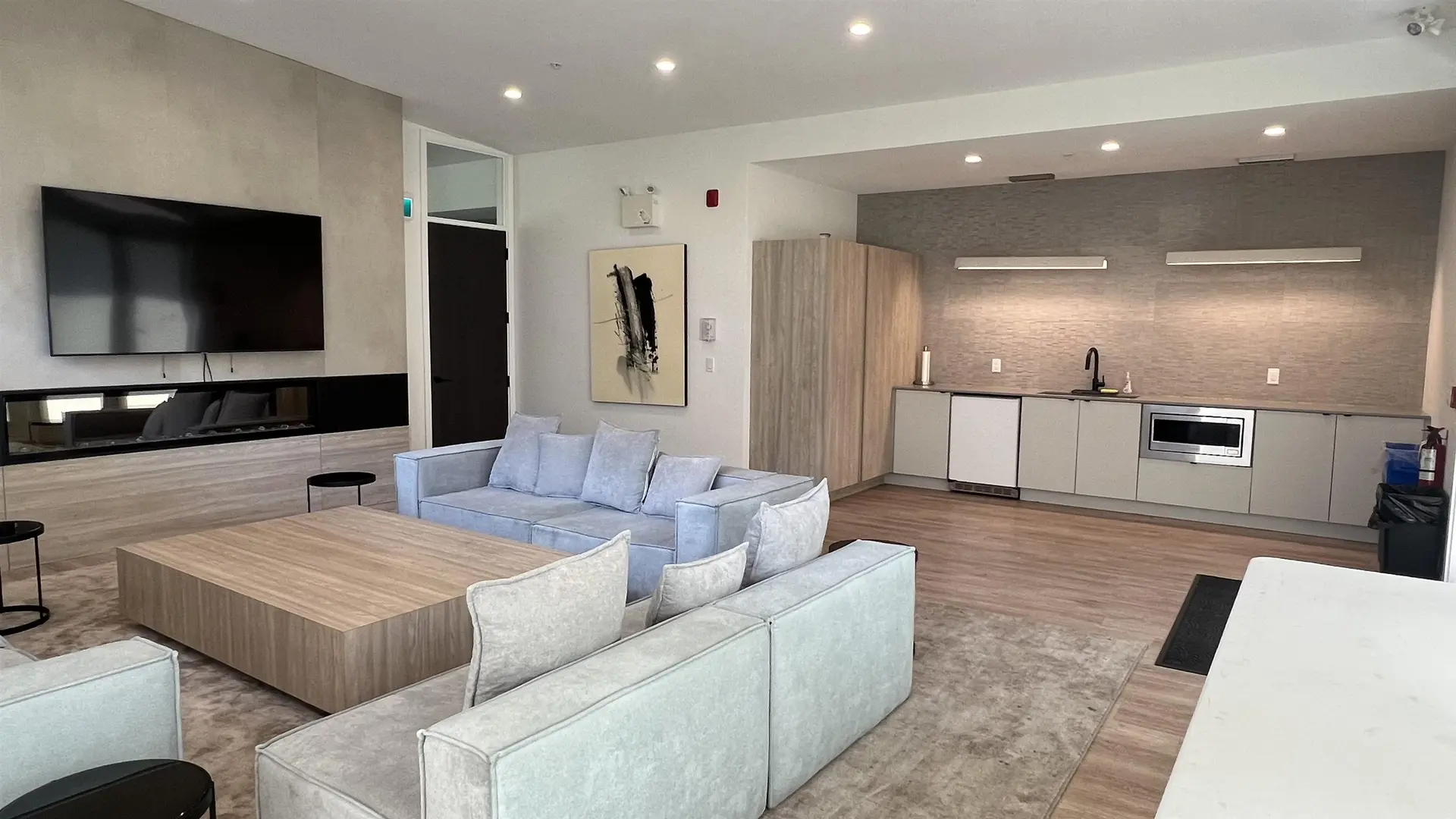 #401 300 Salter Street - Image 11