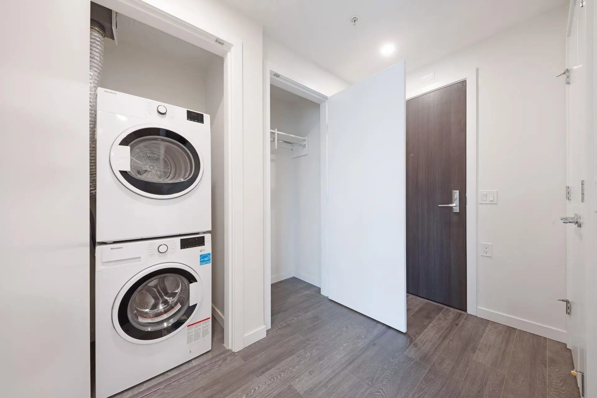 #1407 5311 Goring Street - Image 8