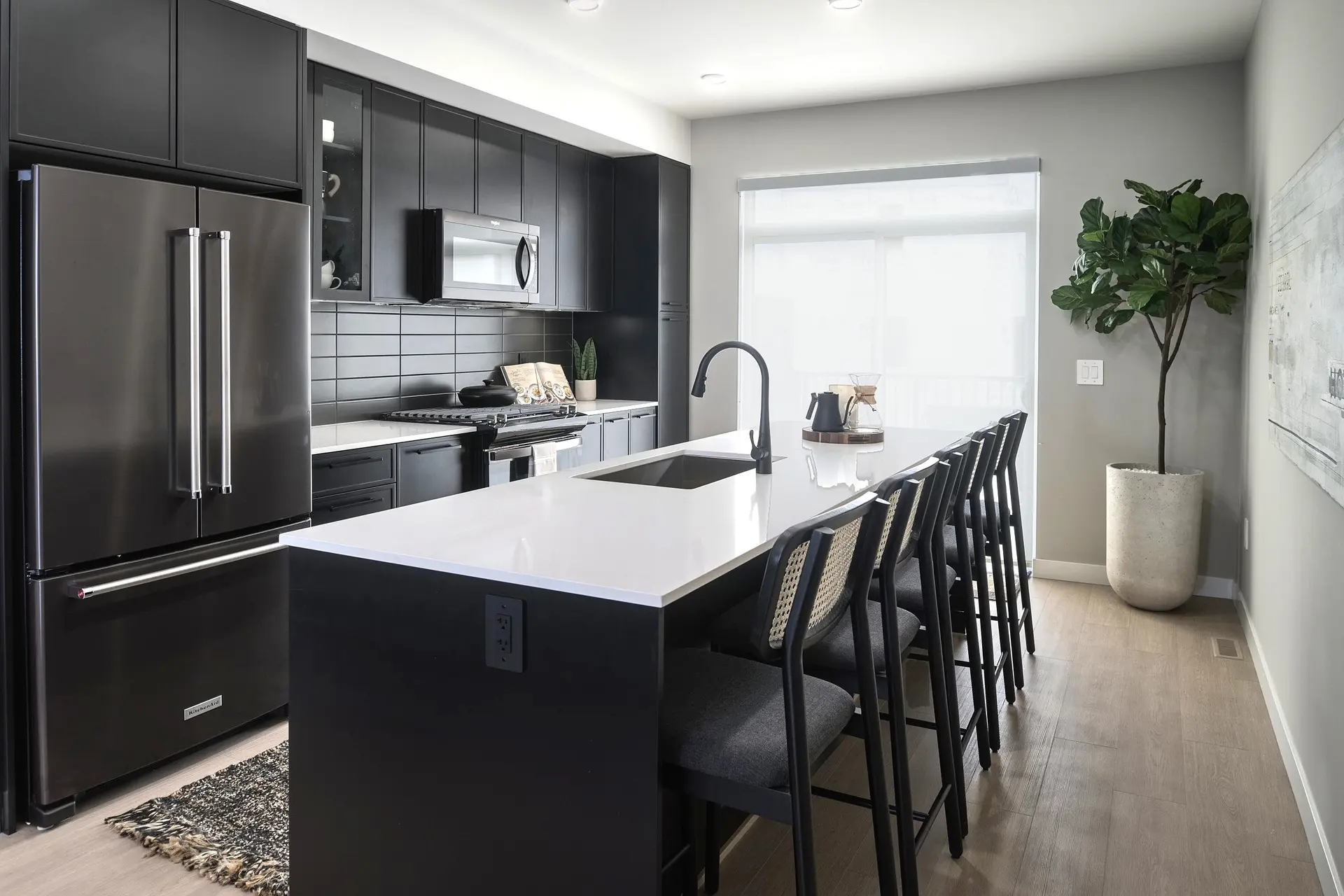 #13 2886 Montrose Avenue - Image 3