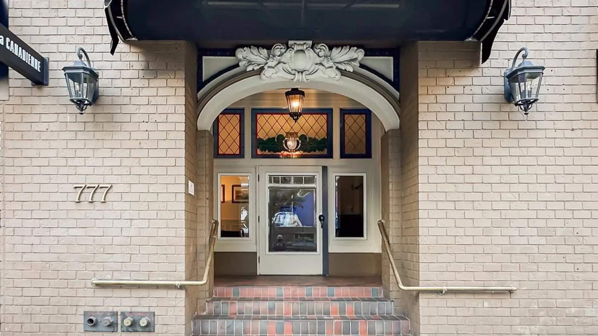 #64 777 Burrard Street - Image 2