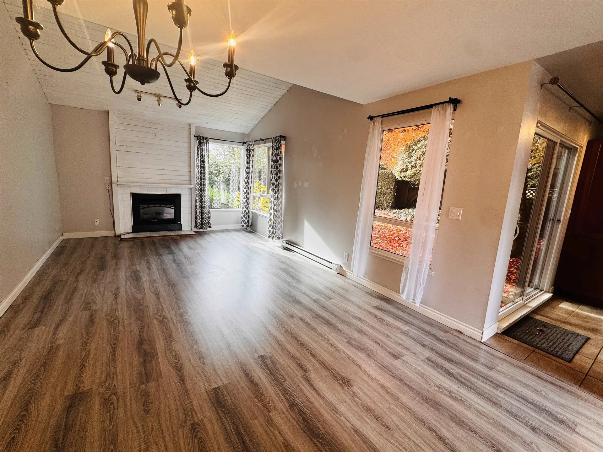 6211 W Greenside Drive - Image 2