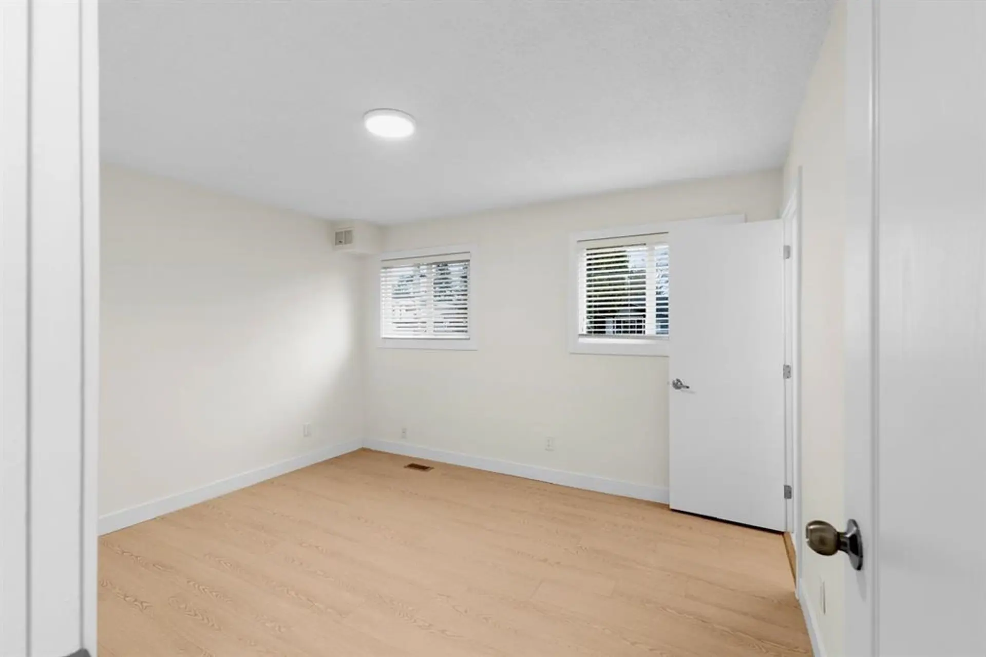 11633 87a Avenue - Image 16