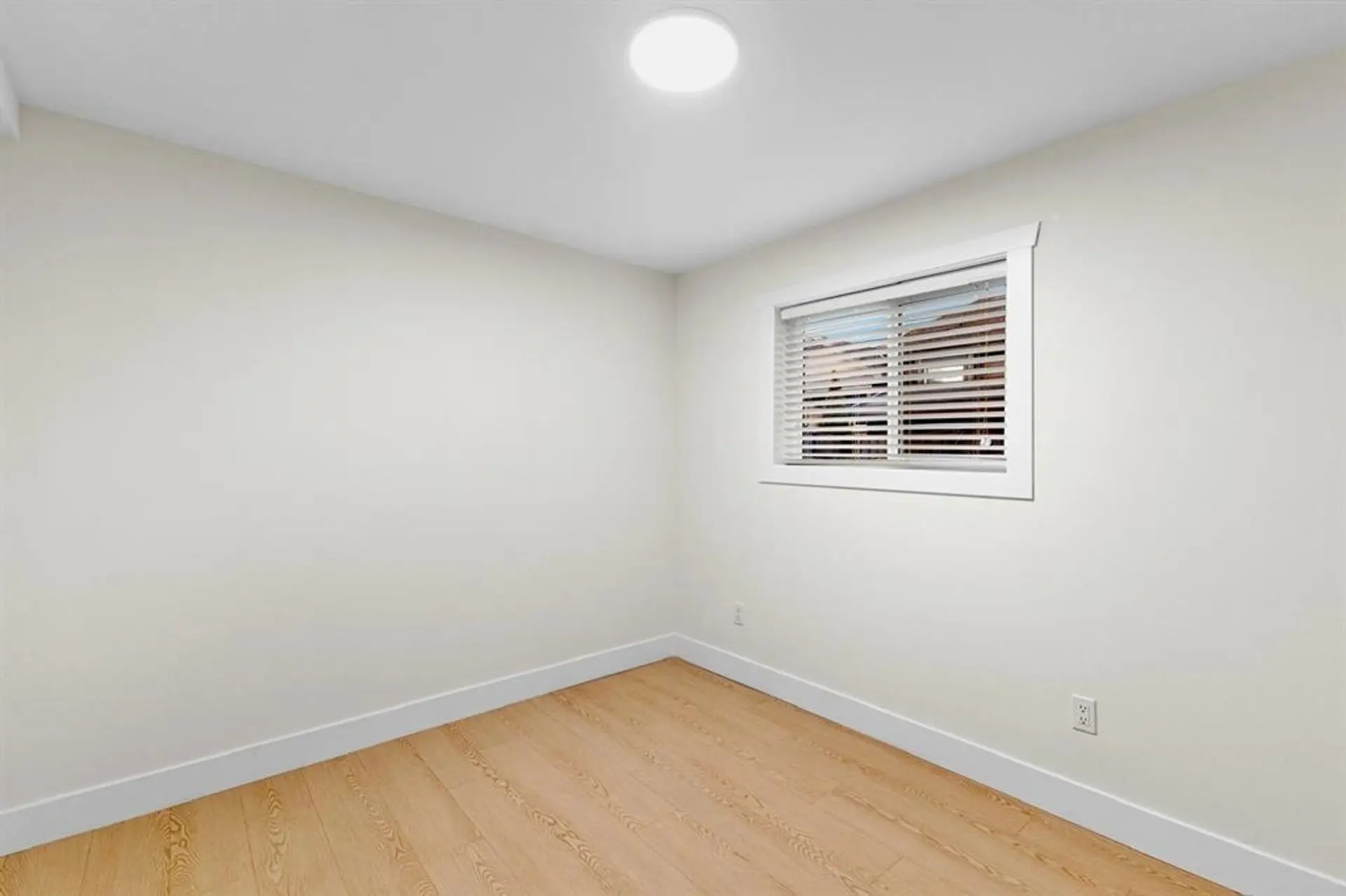 11633 87a Avenue - Image 15