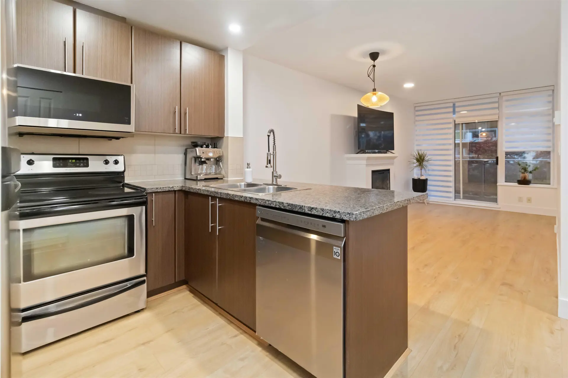 #1003 892 Carnarvon Street - Image 2