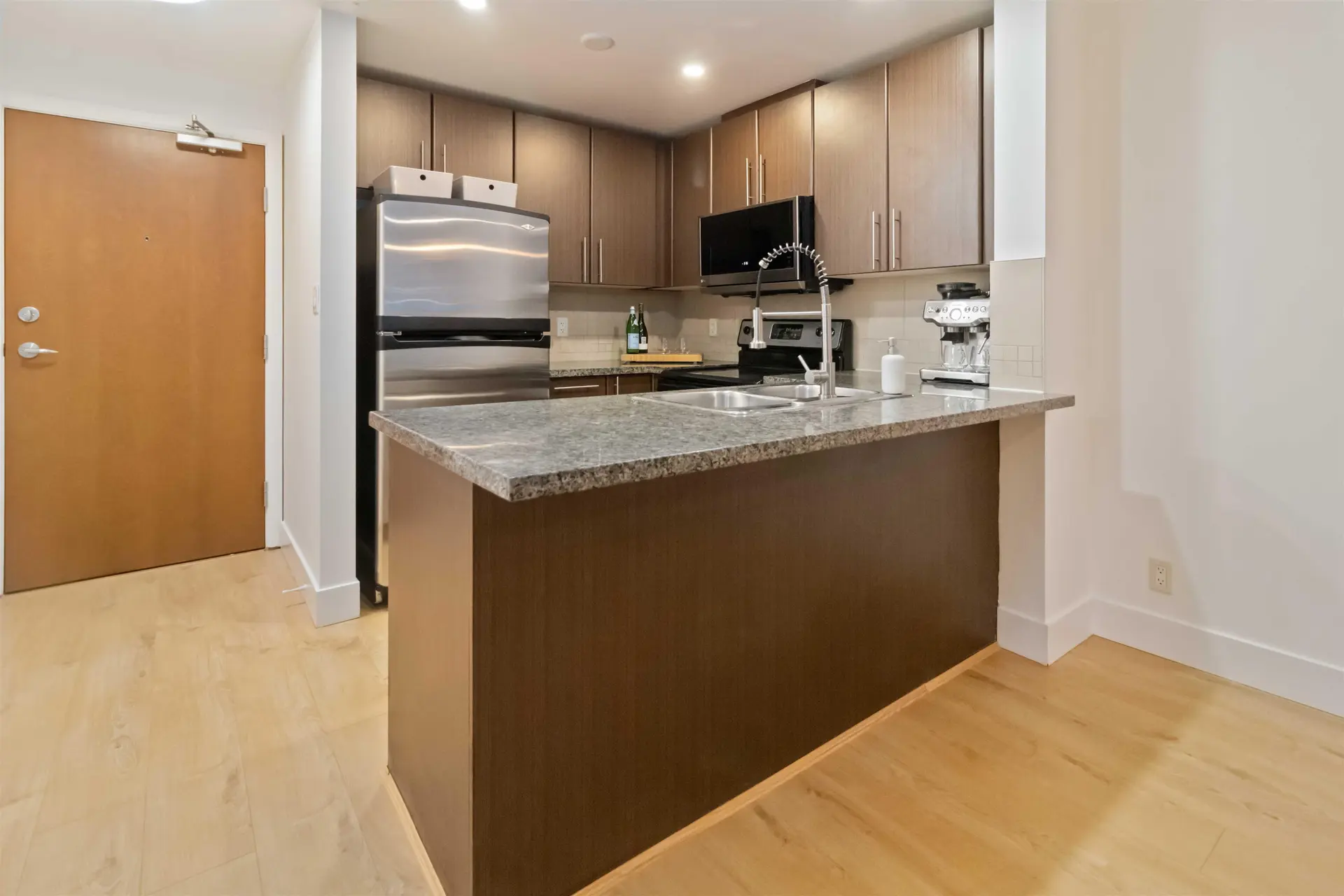 #1003 892 Carnarvon Street - Image 3