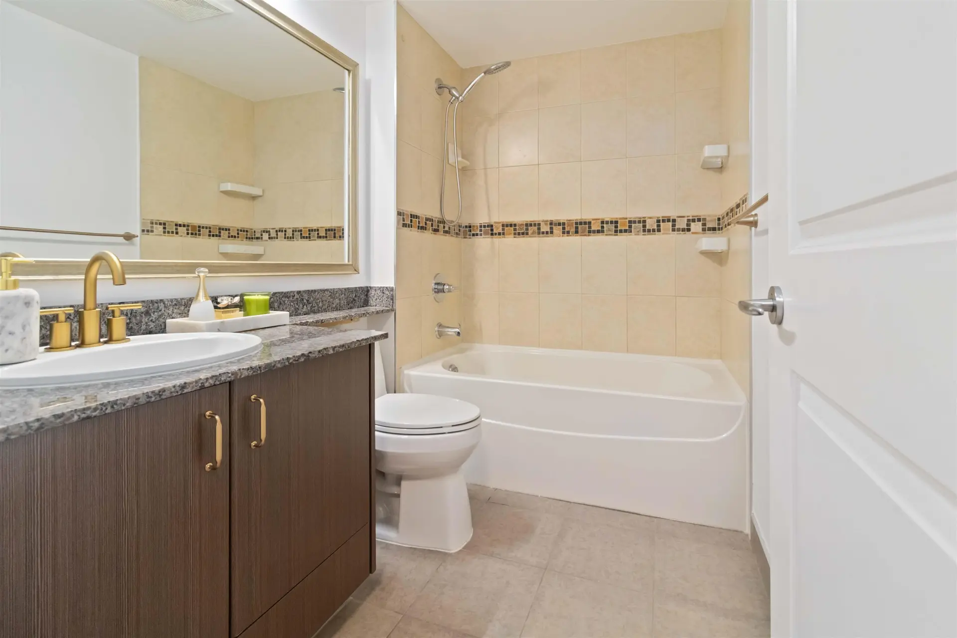 #1003 892 Carnarvon Street - Image 9