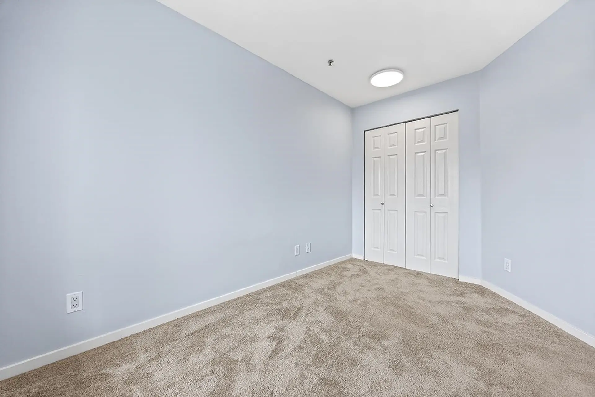 #211 868 Kingsway - Image 13