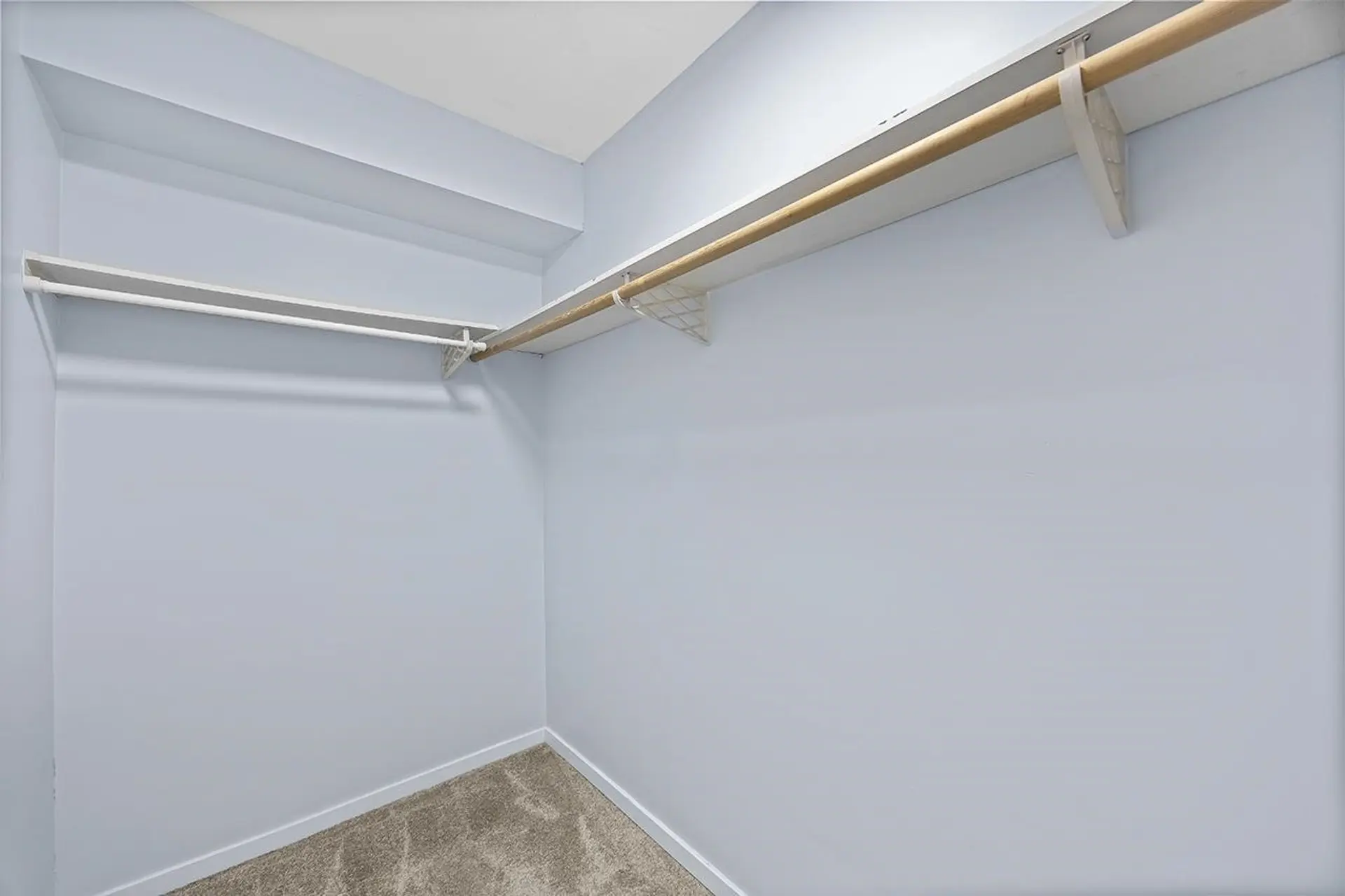 #211 868 Kingsway - Image 17