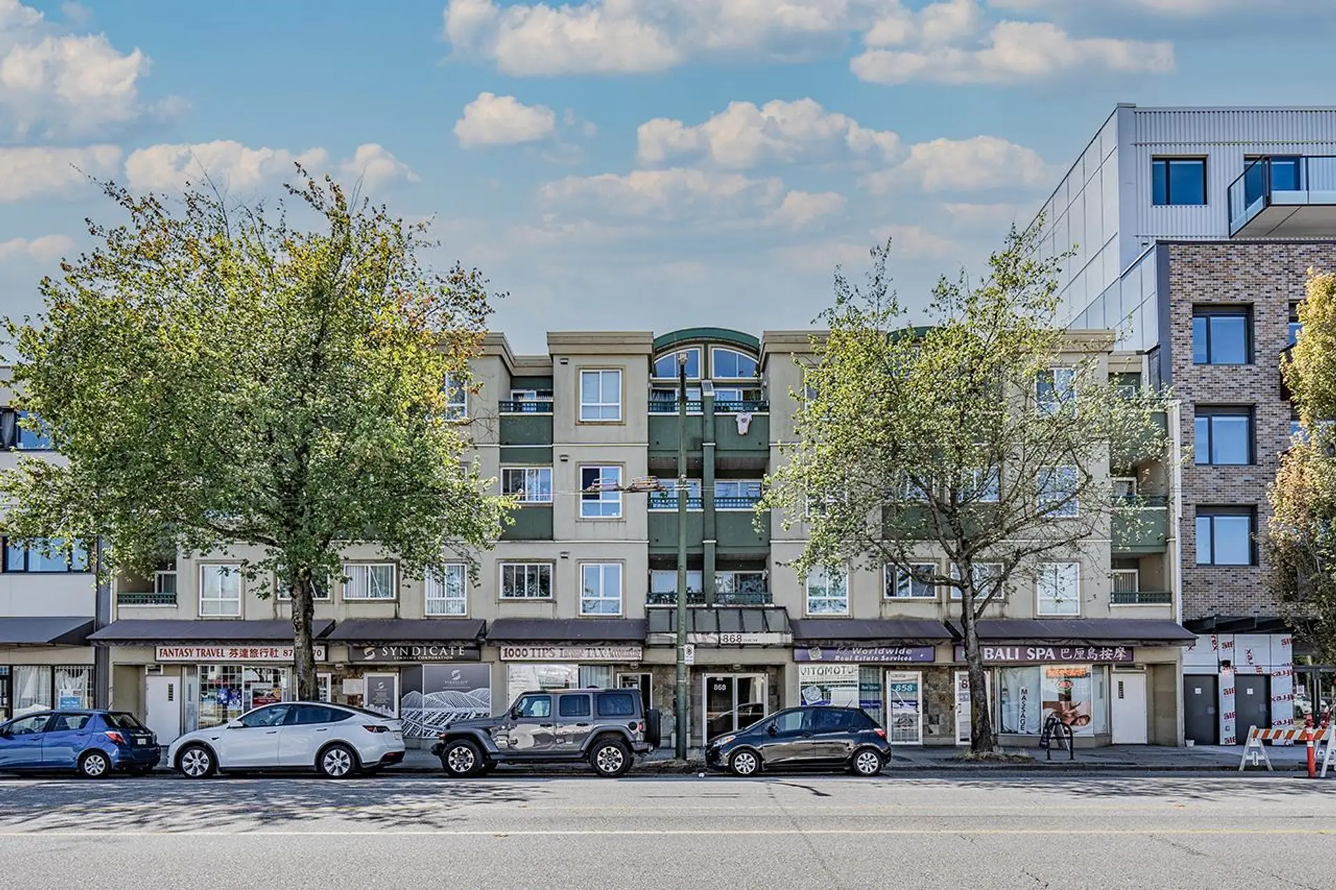 #211 868 Kingsway - Image 1