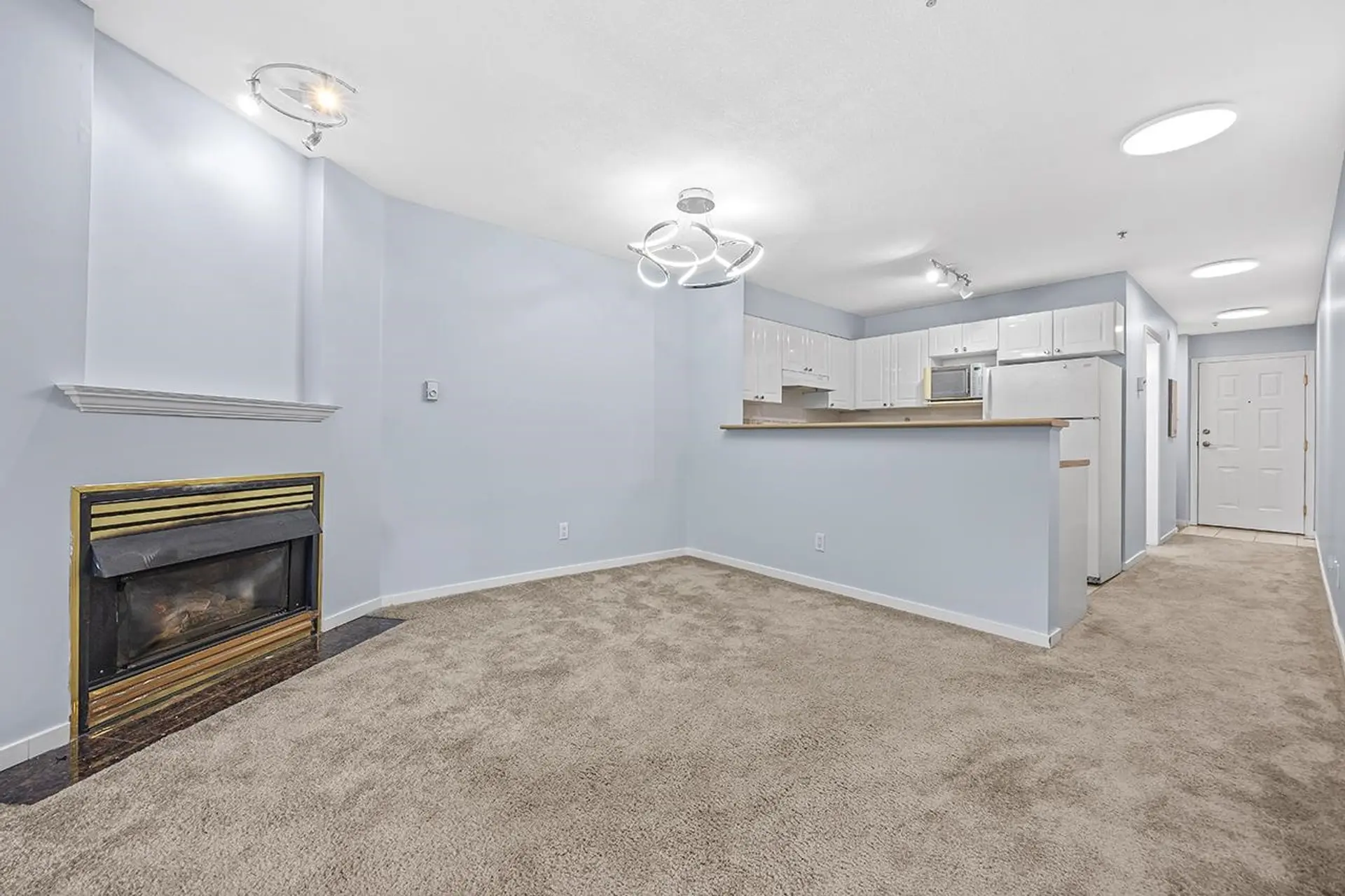 #211 868 Kingsway - Image 5