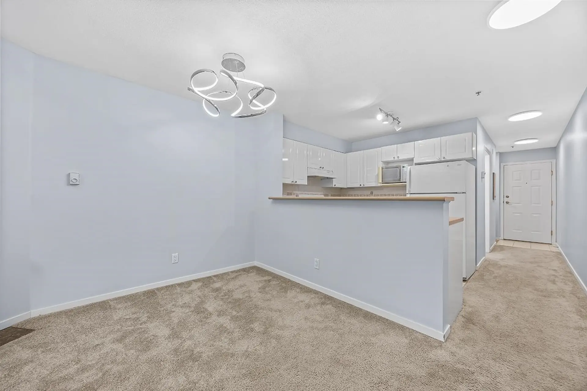 #211 868 Kingsway - Image 10