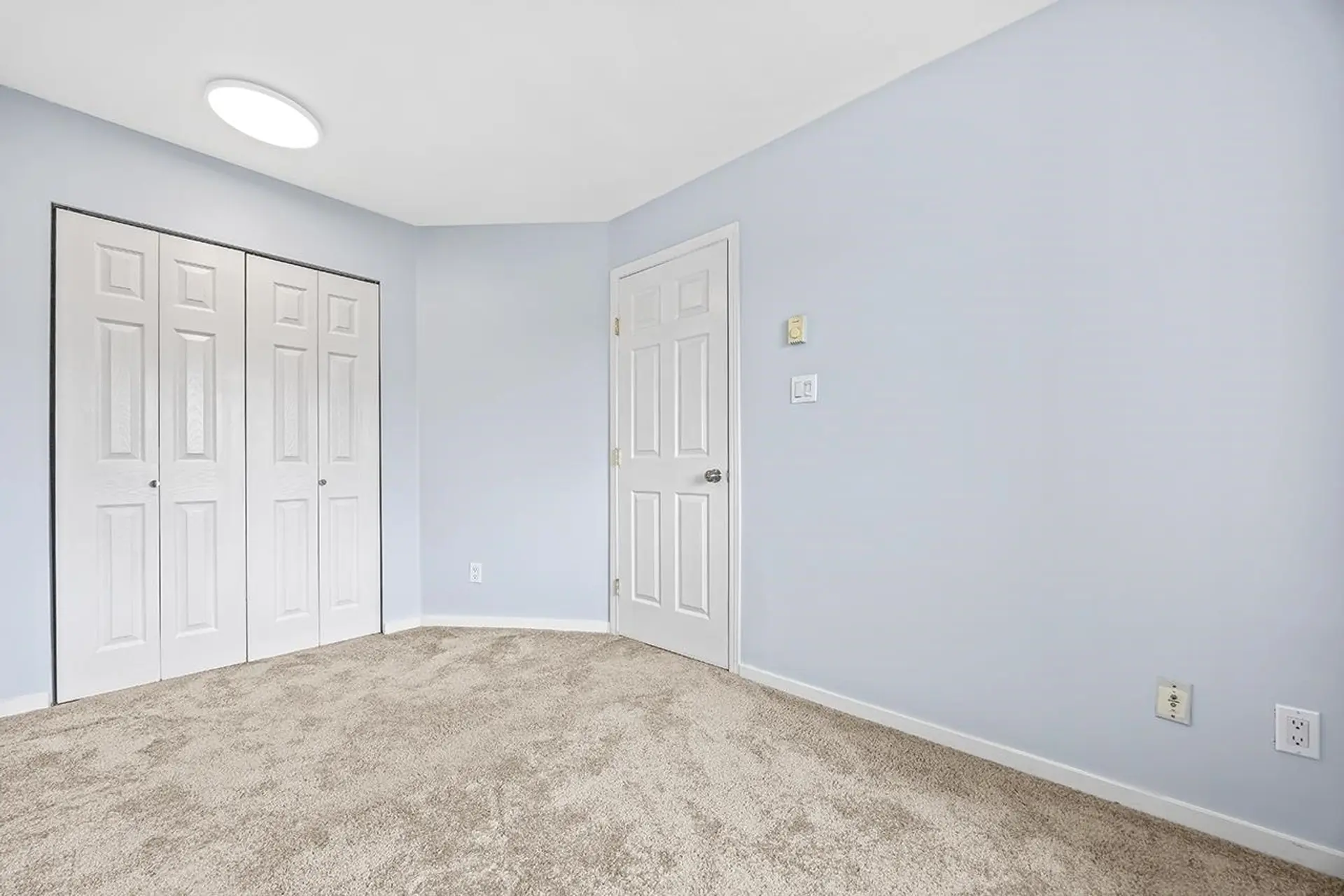 #211 868 Kingsway - Image 14