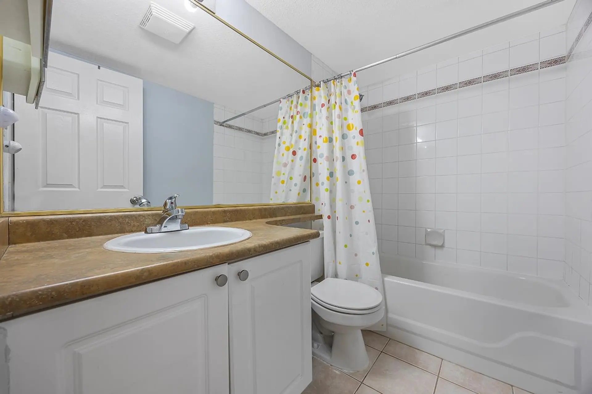 #211 868 Kingsway - Image 15