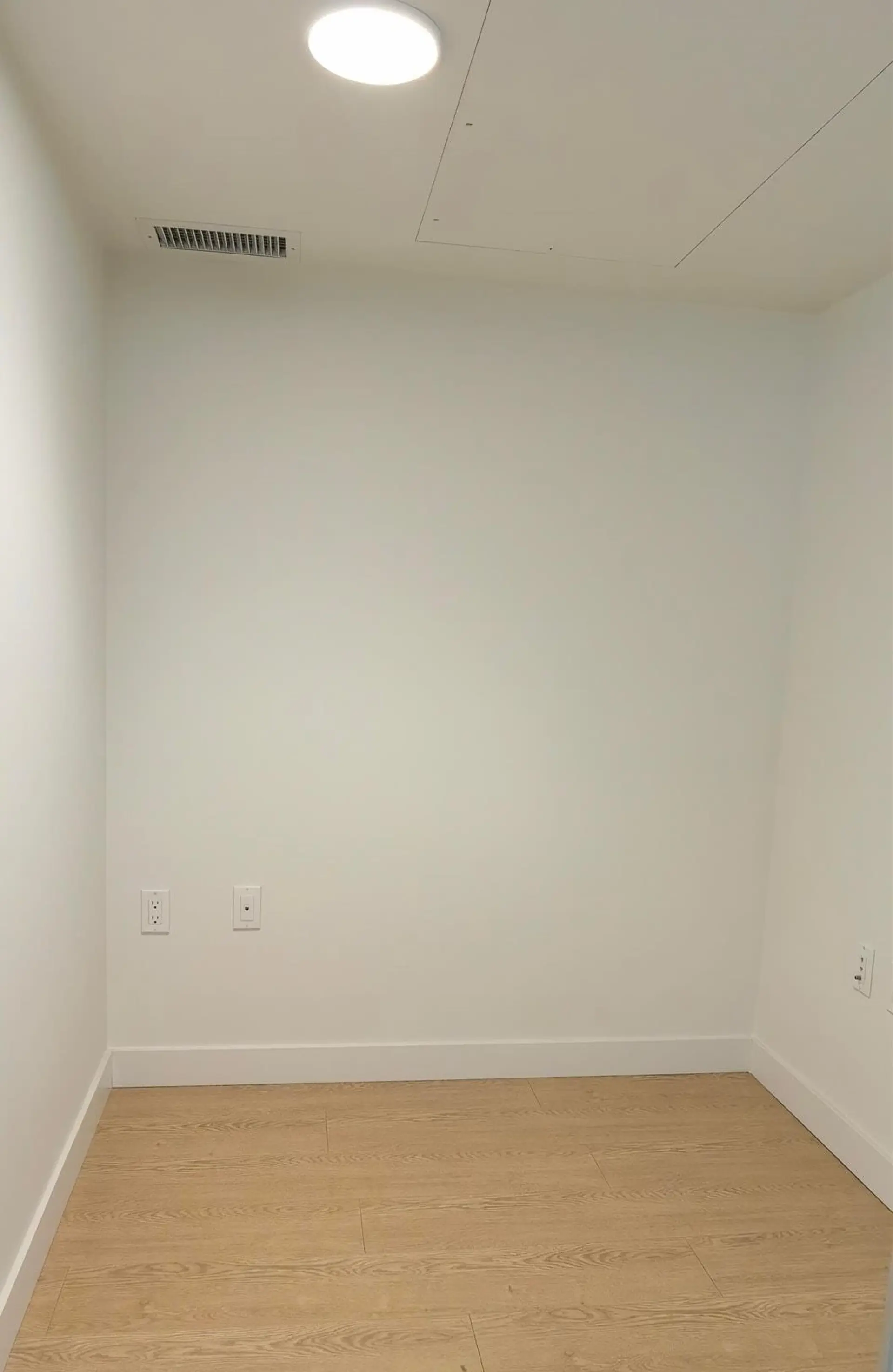 #608 8833 Hazelbridge Way - Image 7