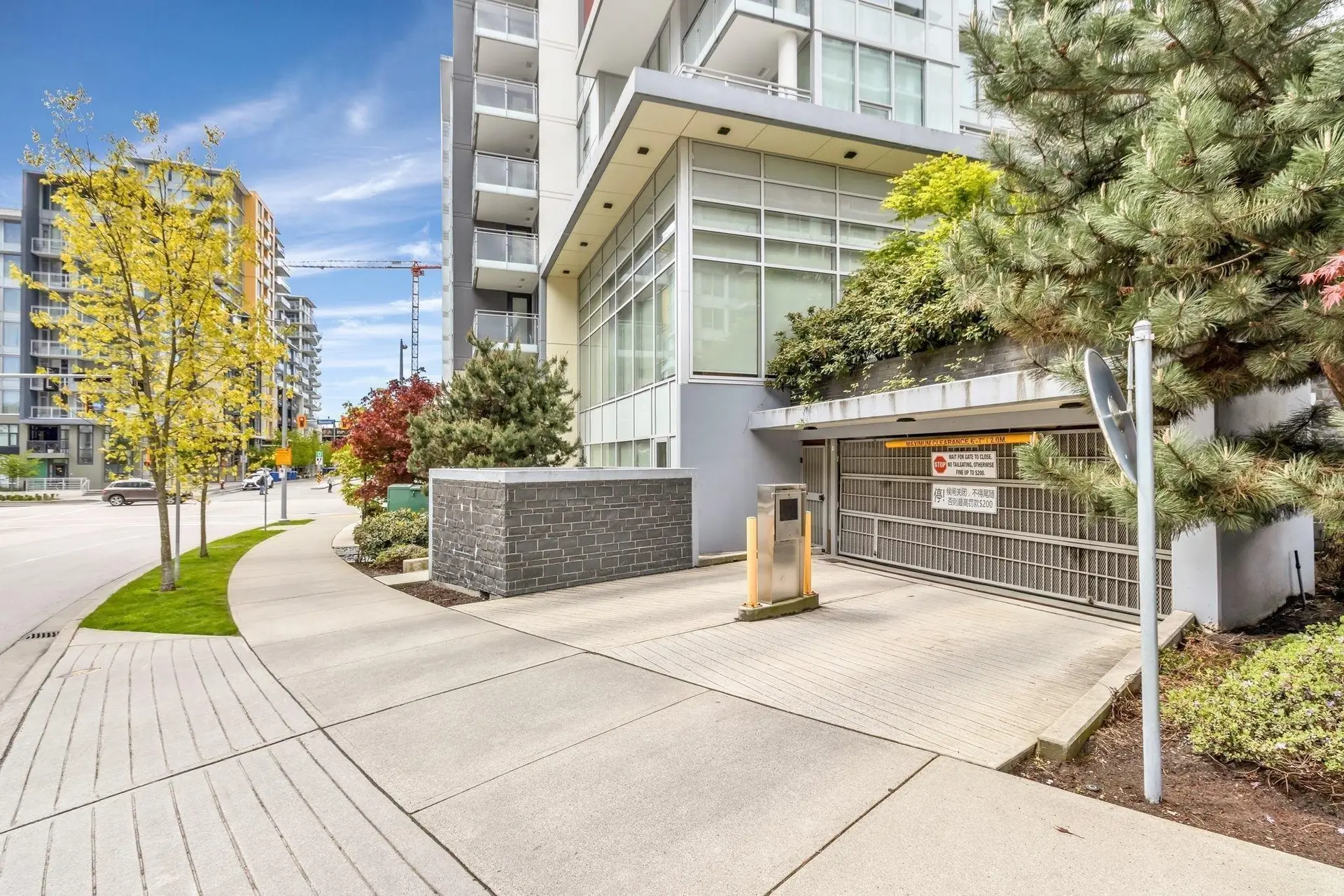 #608 8833 Hazelbridge Way - Image 14