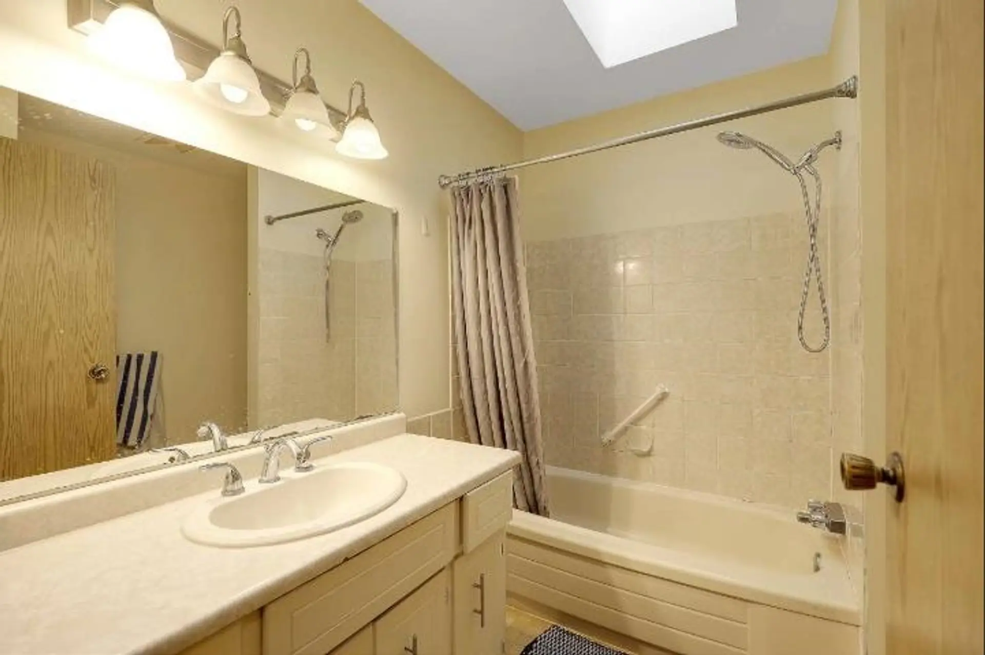 7381 Grand Street - Image 6