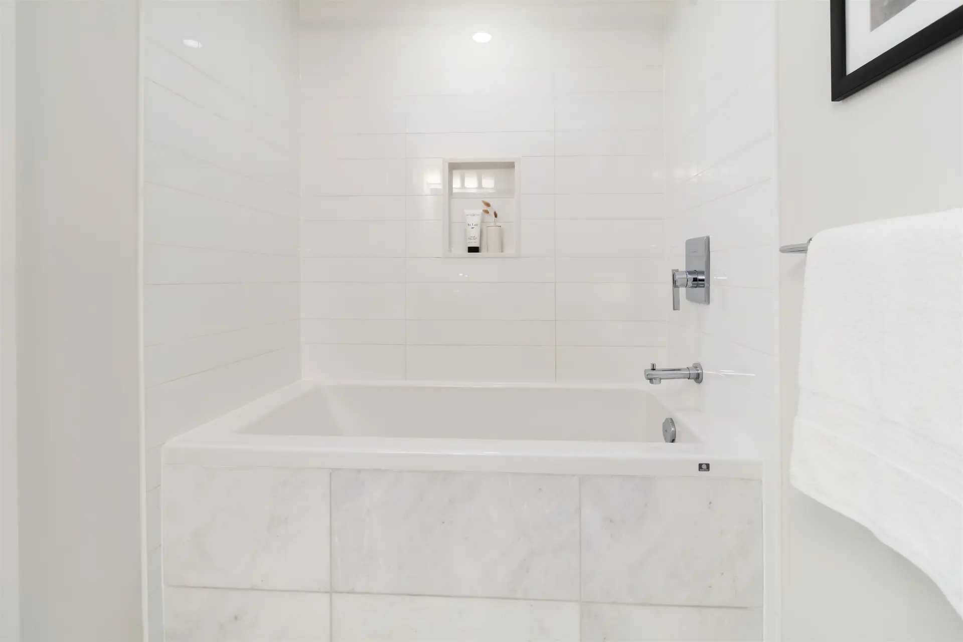 #601 8238 Lord Street - Image 8
