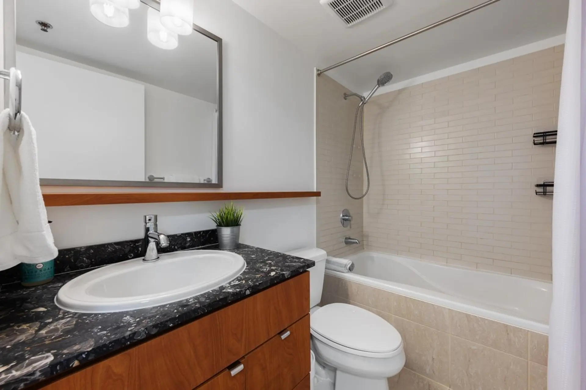 #1102 822 Seymour Street - Image 12