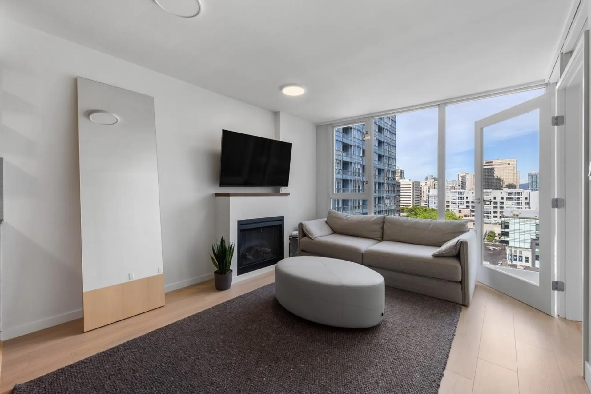 #1102 822 Seymour Street - Image 3