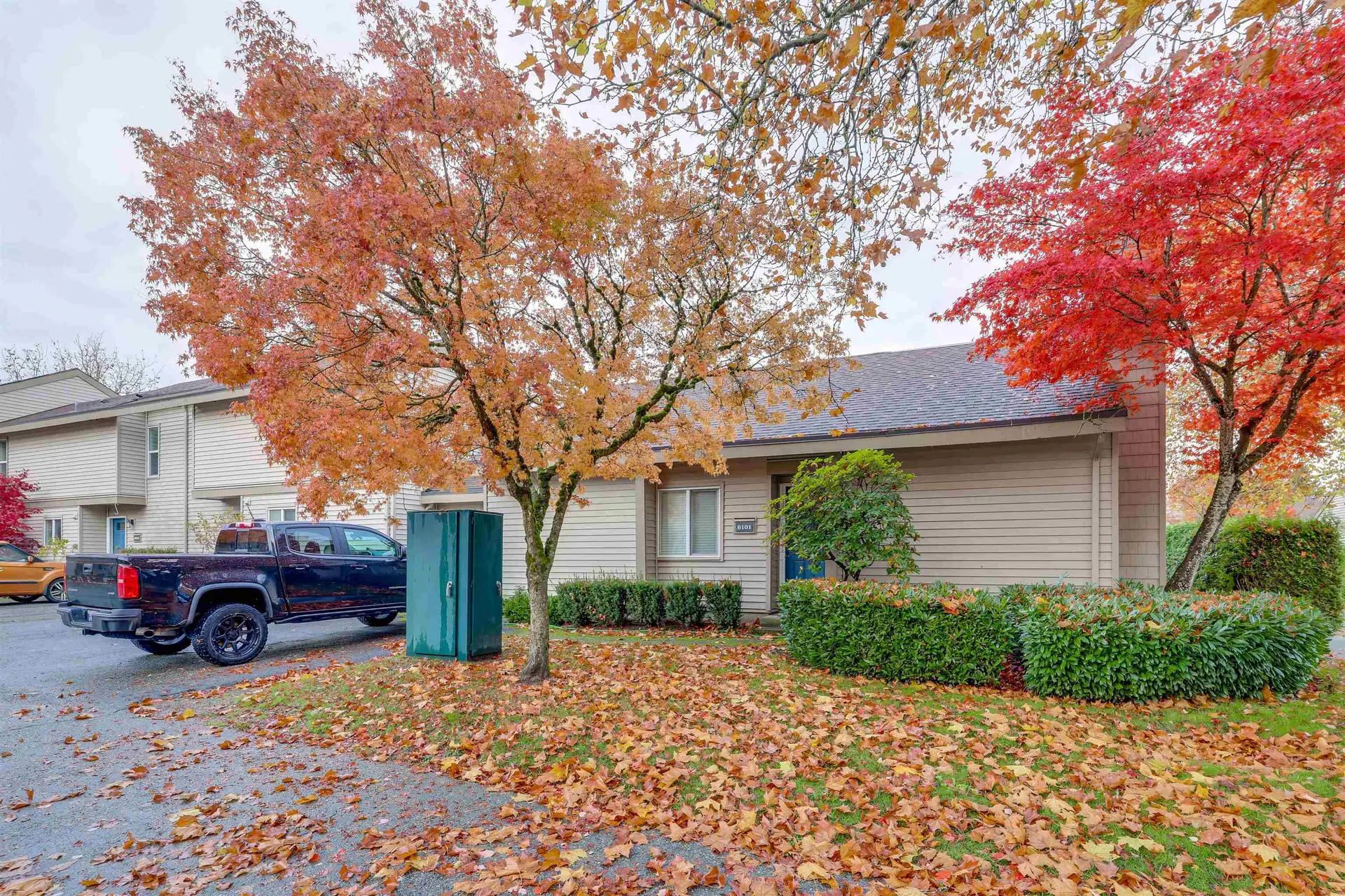 6101 W Greenside Drive - Image 2