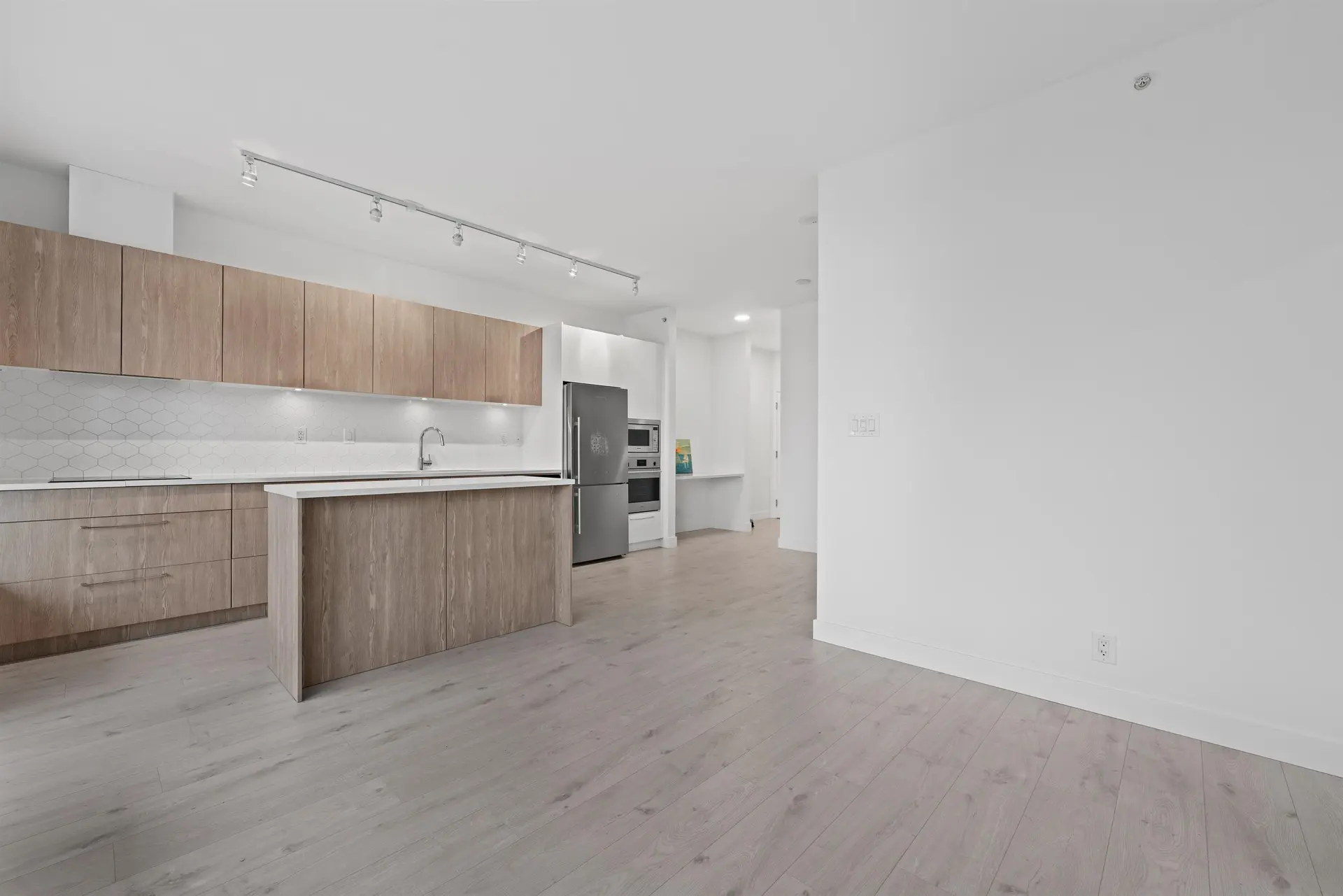 #508 691 North Road - Image 3