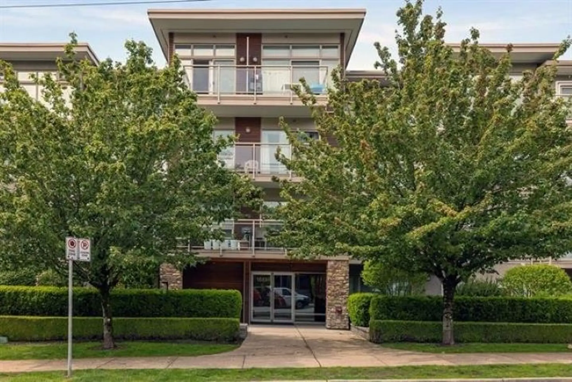#PH7 1033 St Georges Avenue - Image 1
