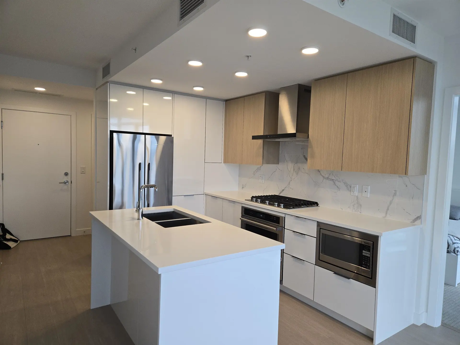 Property at #407 7769 PARK CRESCENT, Burnaby, BC