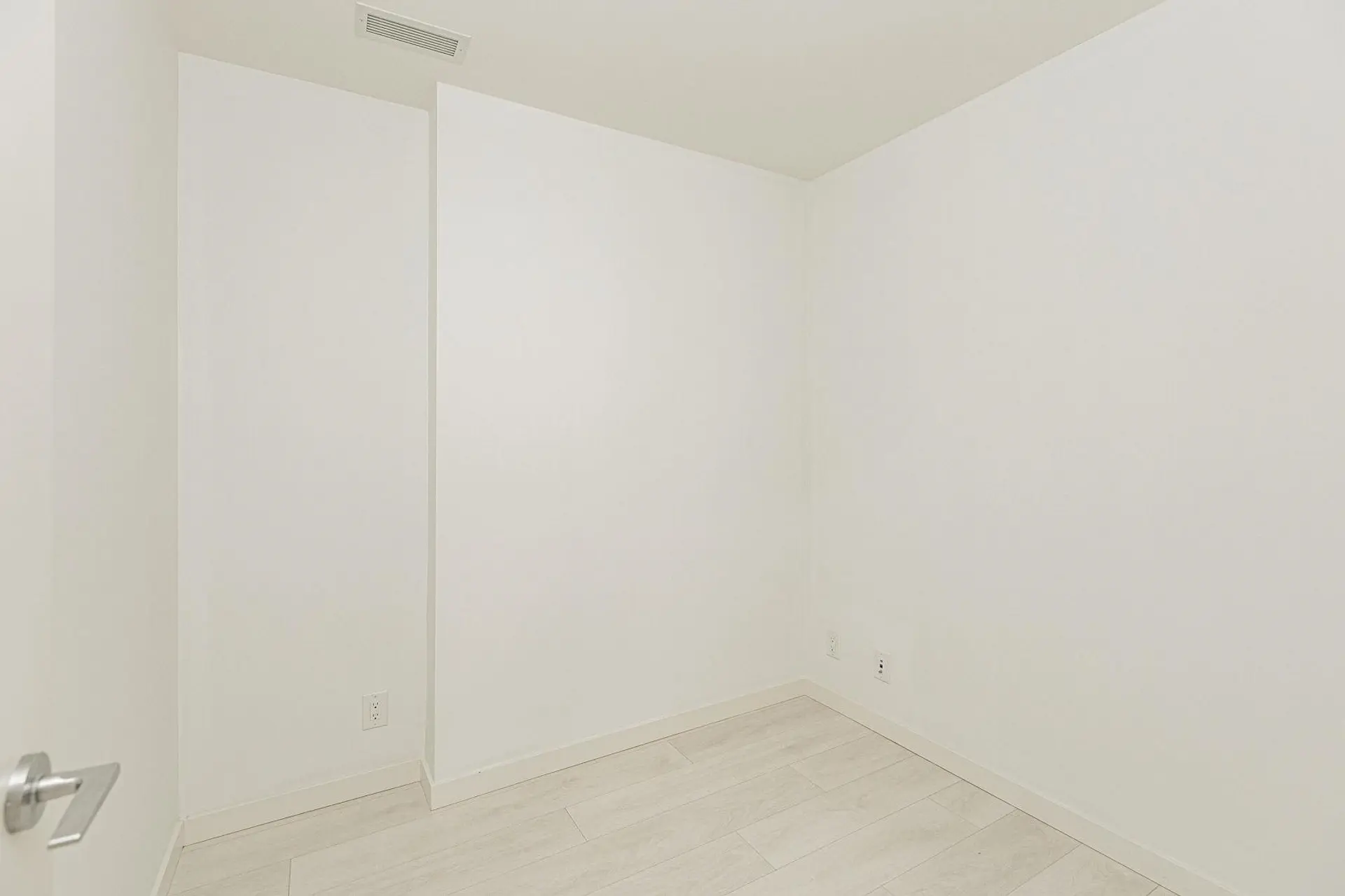 #1705 691 North Road - Image 11