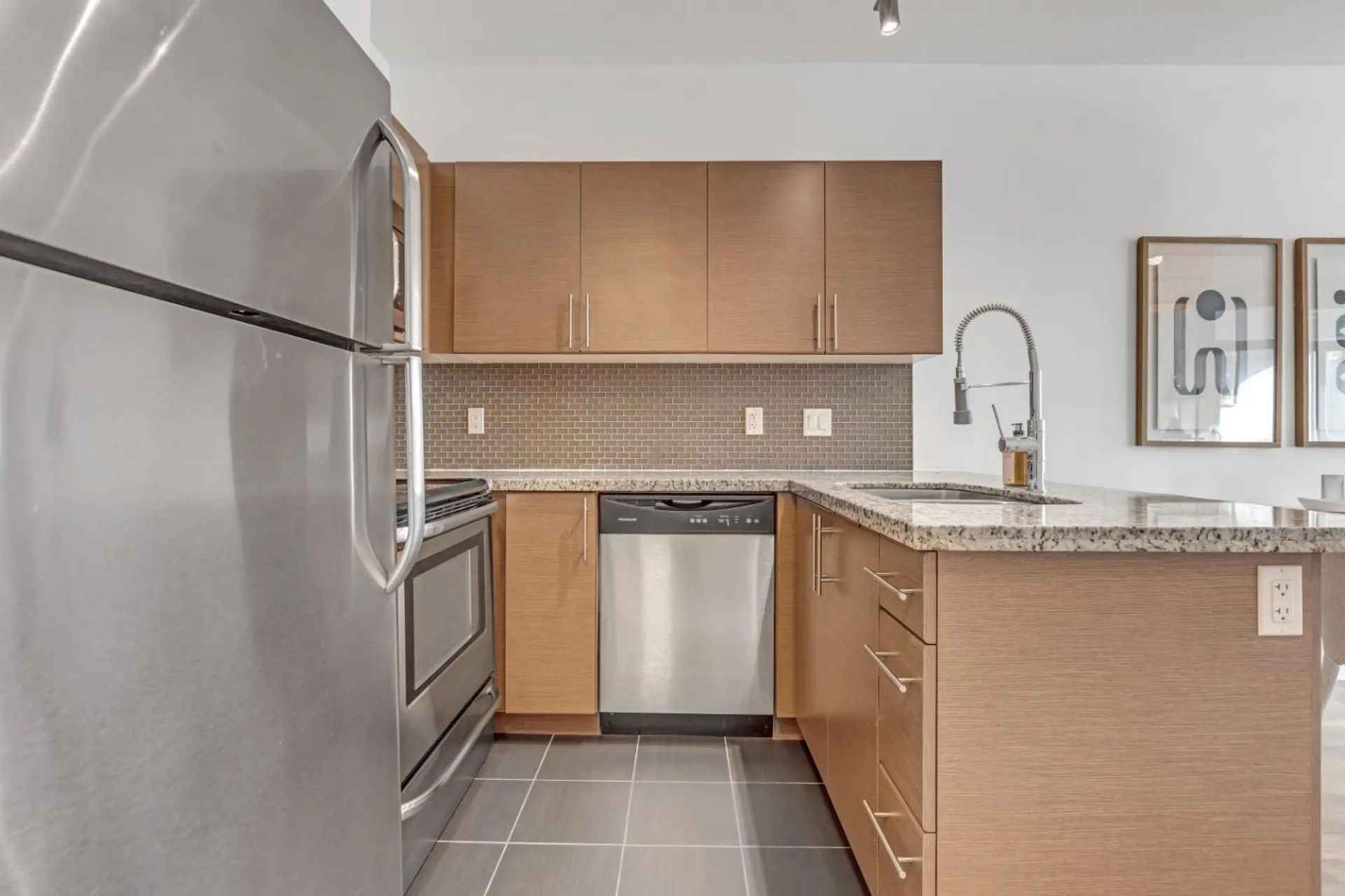 #207 2239 Kingsway - Image 10