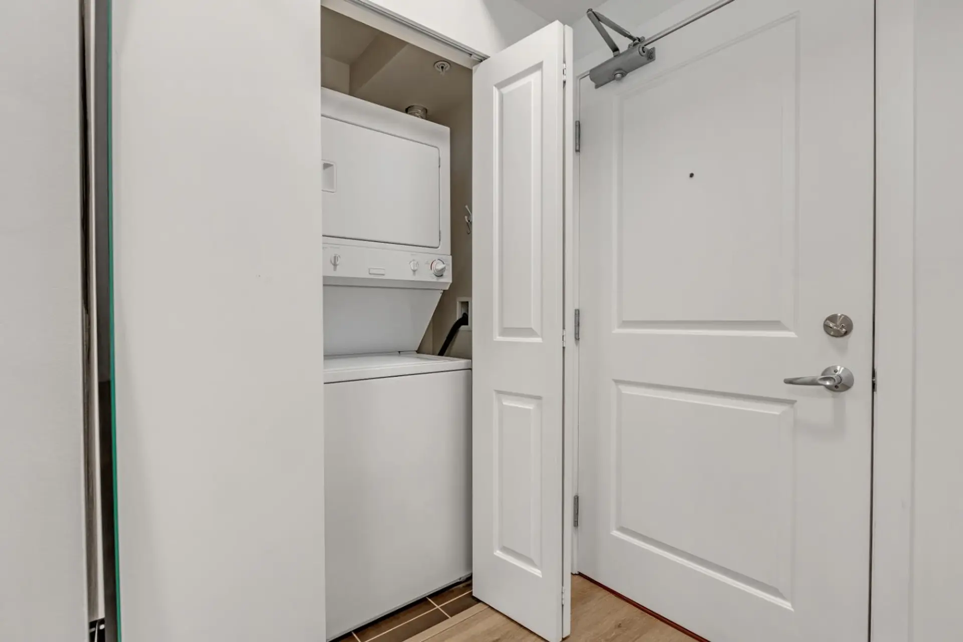 #207 2239 Kingsway - Image 18