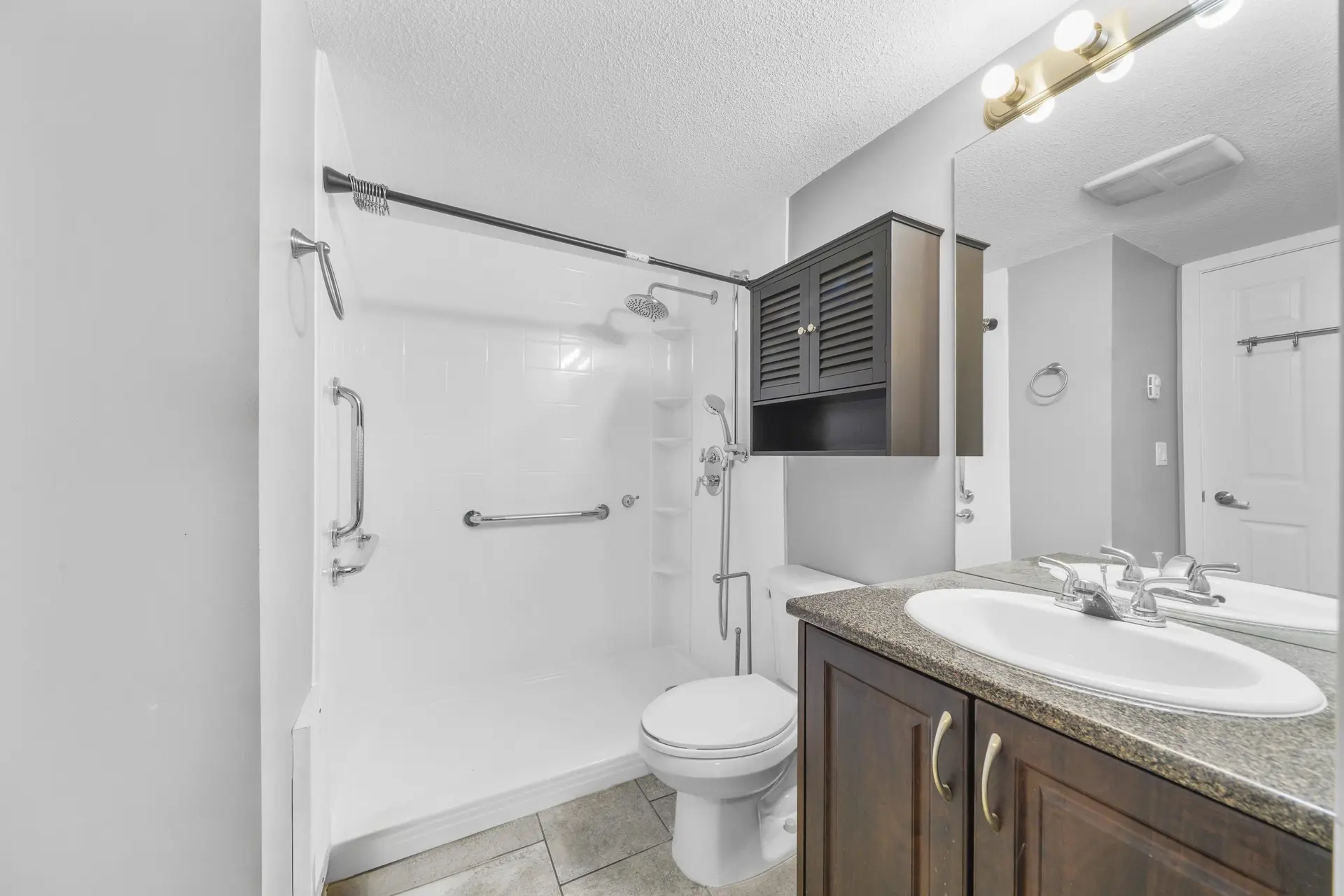 #215 450 Bromley Street - Image 7