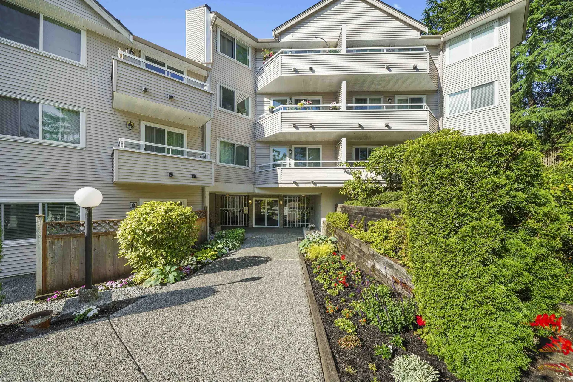 #215 450 Bromley Street - Image 5